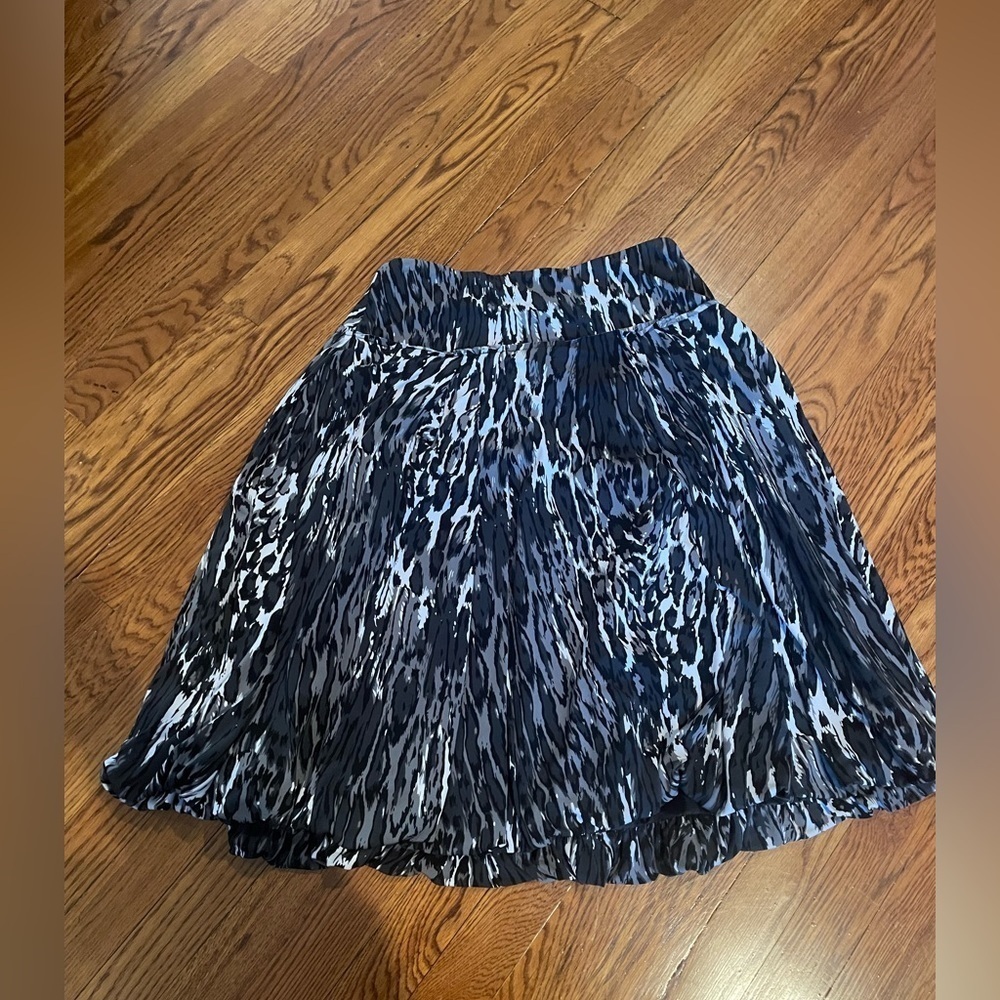 Paniz Grey and White Skirt Size 10